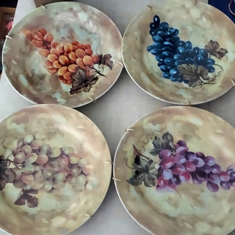 Godinger dessert or decorative "grapes" plates